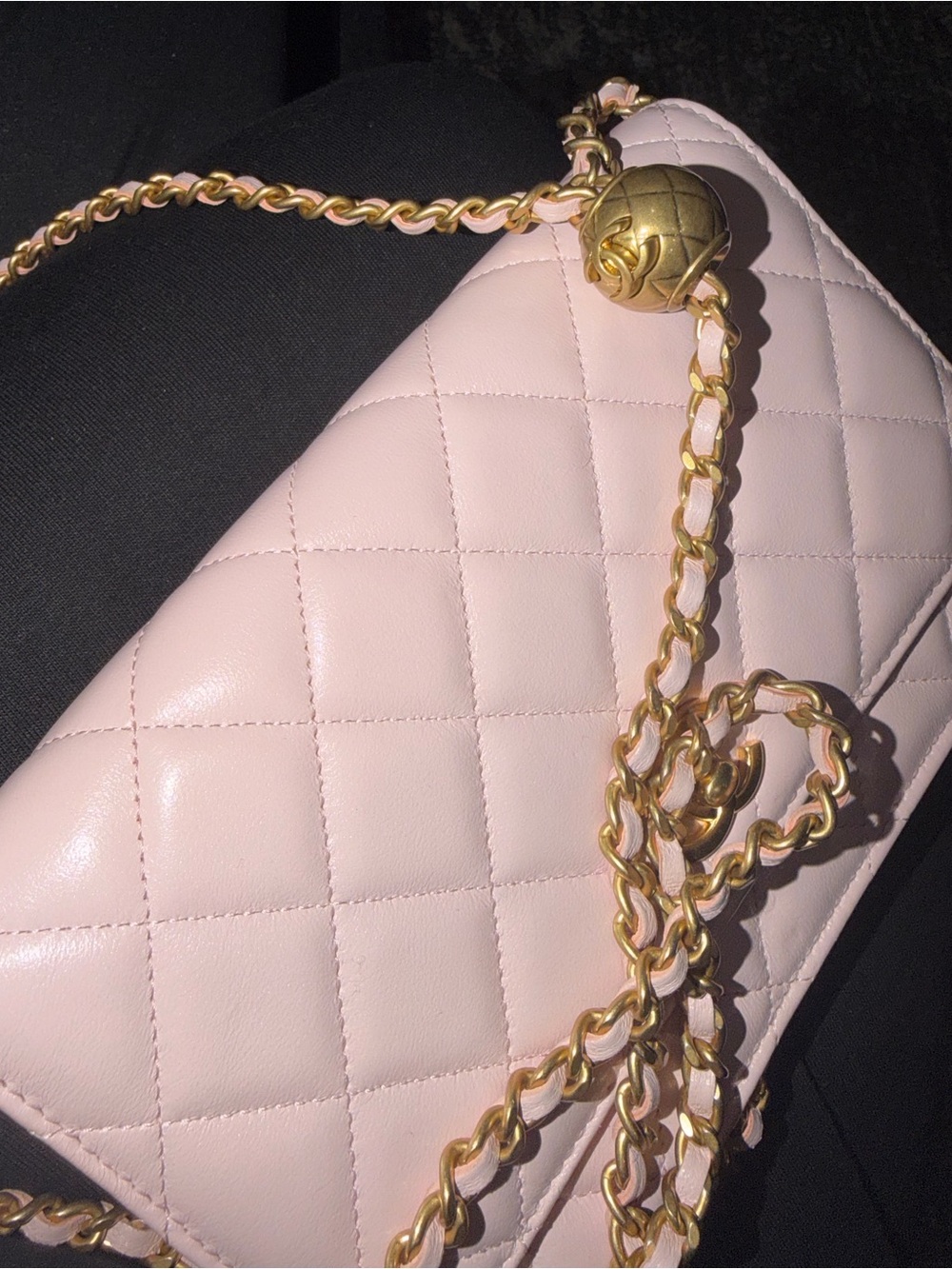 CHANEL Pink Quilted Leather Crossbody Bag Gold CC. - Picture 3 of 8